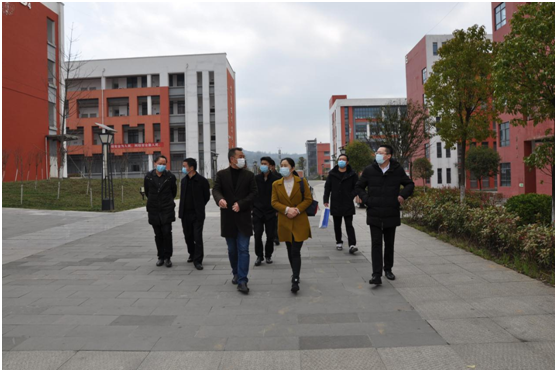 浙江省平湖市領導、企業(yè)家  赴畢節(jié)工業(yè)職業(yè)技術學院進行交流座談