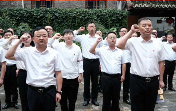 慶祝建黨100周年系列活動（三） | 畢節(jié)工業(yè)職業(yè)技術學院在紅六軍團政治部舊址舉行新黨員入黨宣誓暨黨員重溫入黨誓詞活動