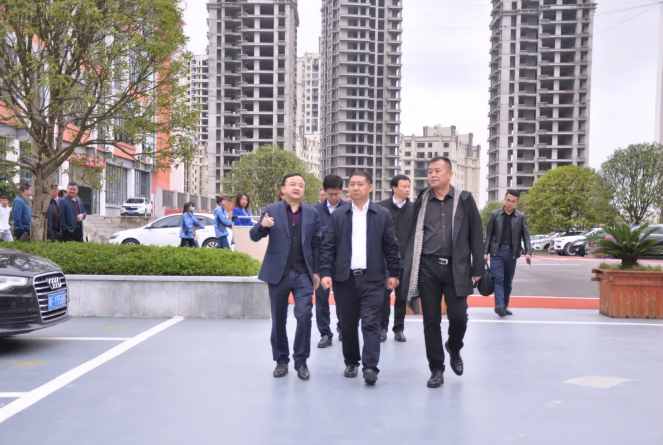 市委常委、市政府常務(wù)副市長(zhǎng)周仕飛赴畢節(jié)工業(yè)職業(yè)技術(shù)學(xué)院調(diào)研
