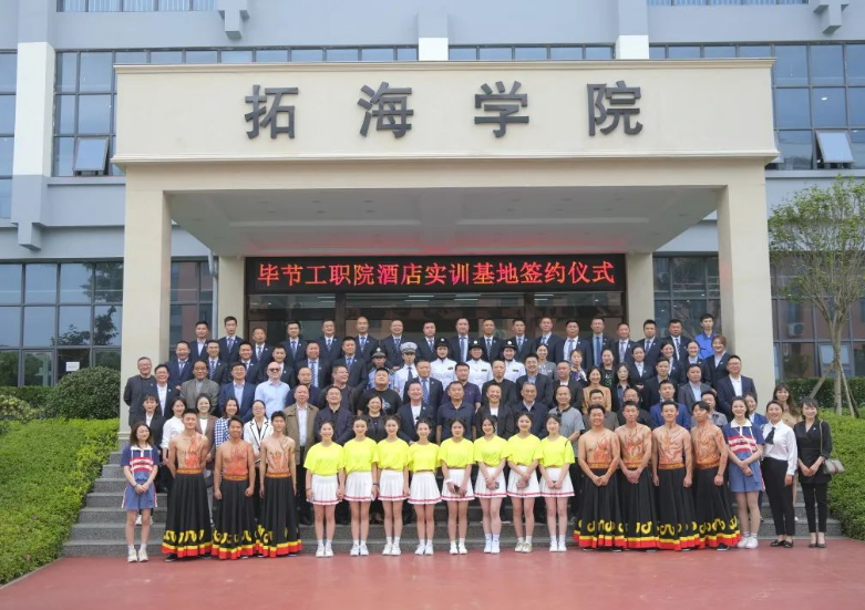 乘勢(shì)揚(yáng)帆再啟航——拓海學(xué)院成立一周年，故事還在繼續(xù)