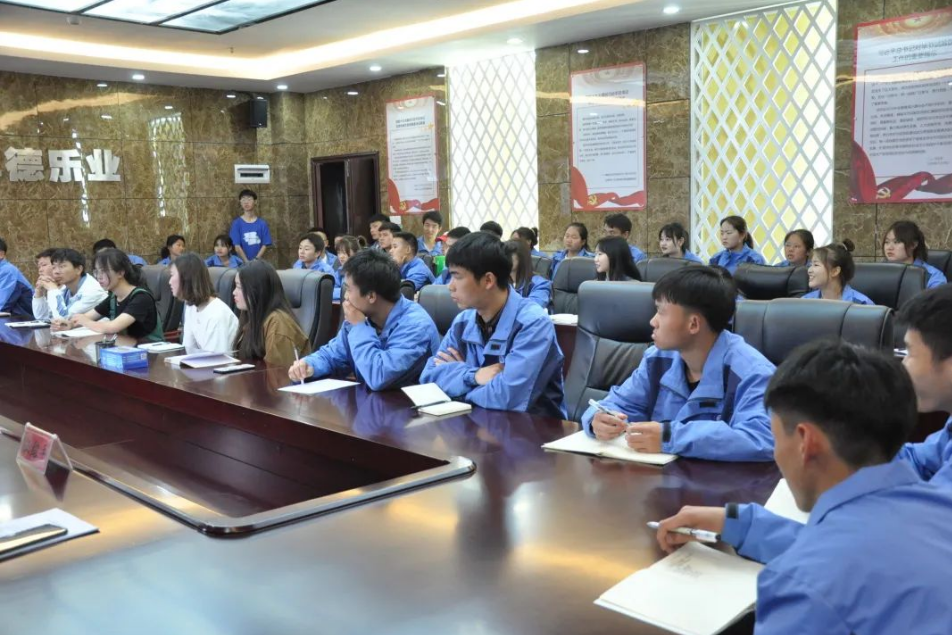 感謝你們?yōu)閷W(xué)院發(fā)展獻(xiàn)良策！