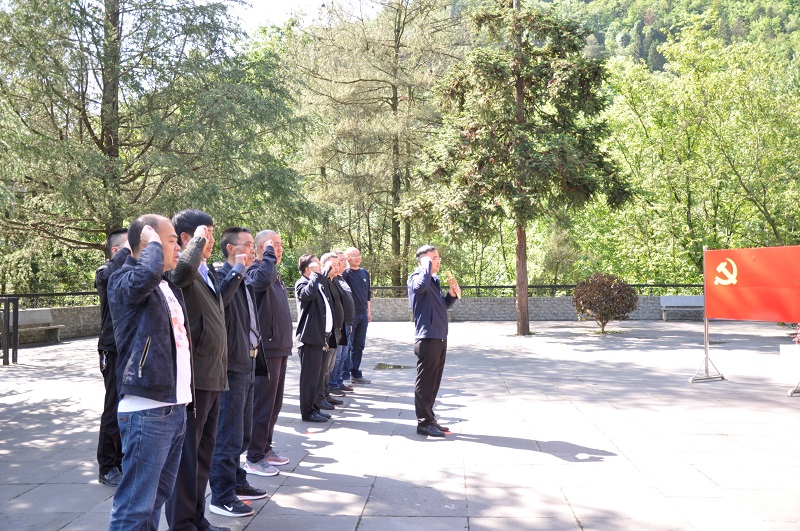 畢節(jié)工業(yè)職業(yè)技術(shù)學(xué)院黨群黨支部  開展“聆聽艱苦奮斗故事、弘揚(yáng)畢節(jié)天渠精神”主題黨日活動