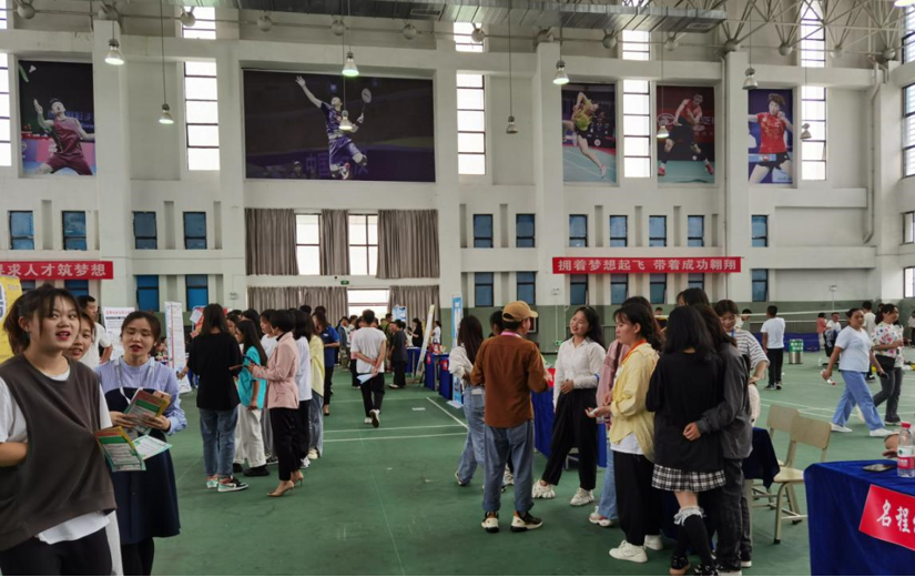 畢節(jié)工業(yè)職業(yè)技術(shù)學院舉辦2021屆畢業(yè)生離校未就業(yè)校園招聘會